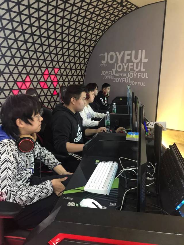 内对抗赛里 内对抗赛里